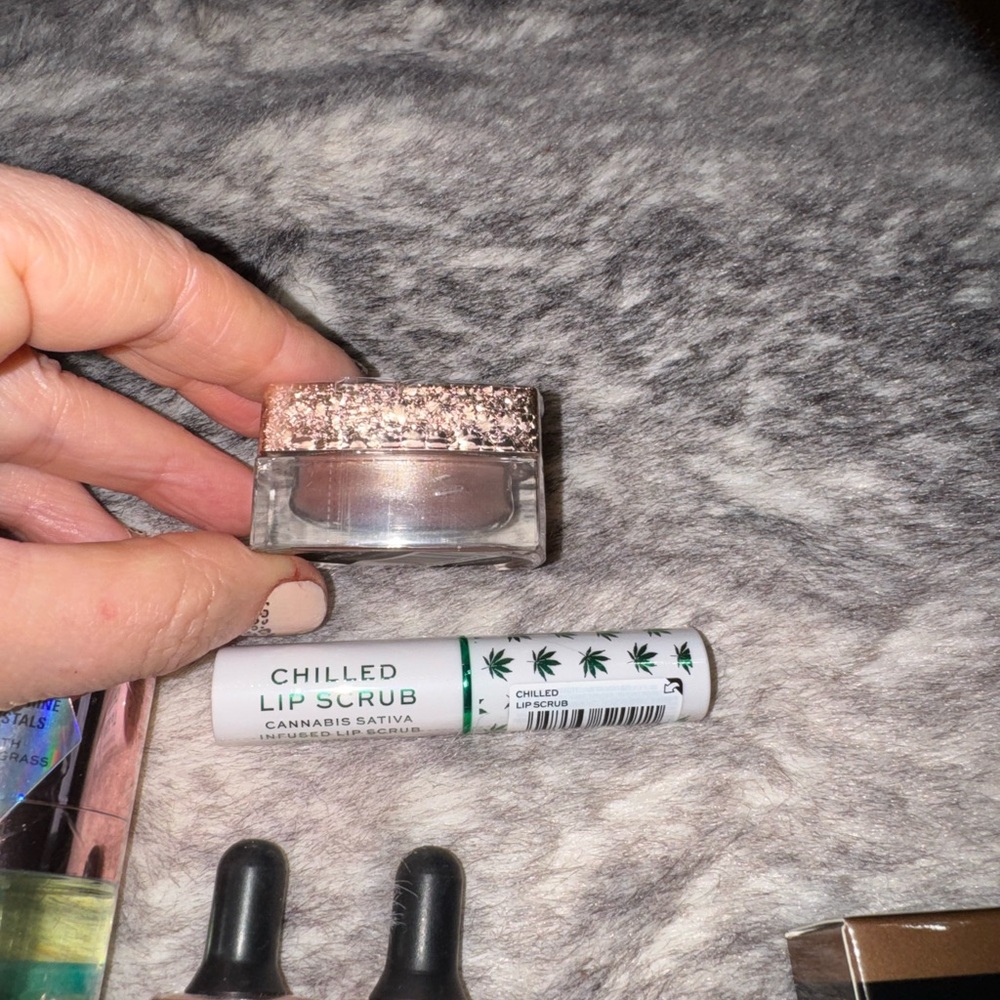 Revolution Makeup Set - Picture 2 of 7